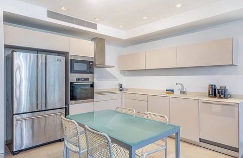 Jerusalem City Centre Apartment | ★Gorgeous MAMILLA 2 BR ★ VIEW balcony ★ Parking ★