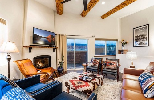Moab South Valley House | Gorgeous Moab Retreat with Red Rock and La Sal Mountain Views - South Valley