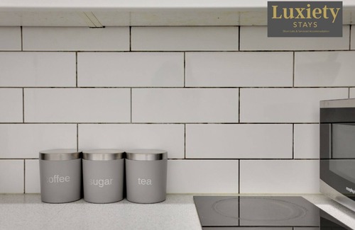 Southend-on-Sea Apartment | Gorgeous & Modern Studio City Centre Nr Beach & High St by Luxiety Stays