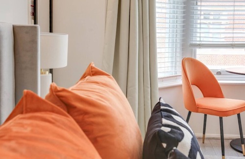 Southend-on-Sea Apartment | Gorgeous & Modern Studio City Centre Nr Beach & High St by Luxiety Stays