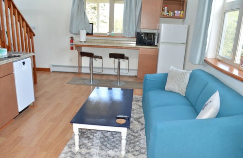 Kenai House | Gorgeous Modern Alaskan Home with Ocean/Mt View 10 minute walk to sandy beach