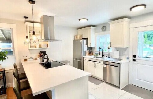Squire Park House | Gorgeous Modern Capitol Hill/Central Home