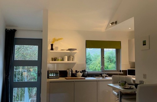 Millbrook Apartment | Gorgeous modern flat with free parking & private court yard