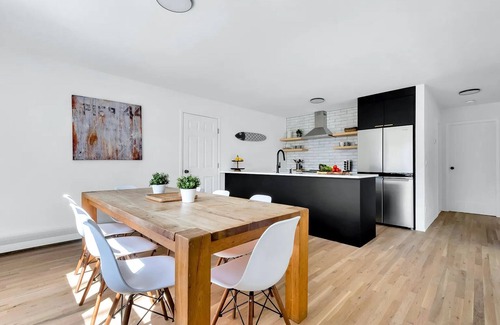 Noyack House | Gorgeous & modern Sag Harbor house, walk to bay beach