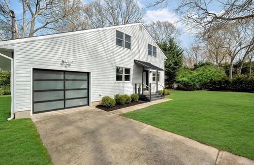 Noyack House | Gorgeous & modern Sag Harbor house, walk to bay beach