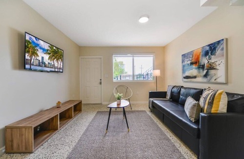 Northeast Miami House | Gorgeous Monthly Stay Close to Miami Beach