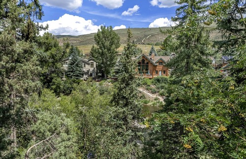 Eagle-Vail Condo | Gorgeous Mountain Chic Condo, Pool & Hot Tub, Short Drive to Resorts
