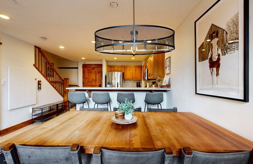 Edwards Condo | Gorgeous mountain condo with balcony, pool, & hot tub access - walk to lifts