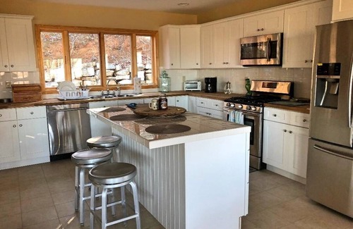 Roan Mountain House | Gorgeous Mountain View 8 miles from Appalachian Trail
