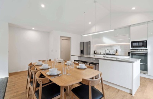 Kawarau Falls House | Gorgeous mountain views, fabulous family house, quiet neighbourhood!