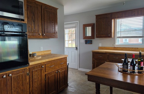 Luray House | Gorgeous mountain views in Page Valley. Perfect for hikers bikers and kayakers.