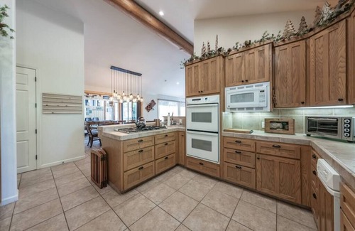 Granite Ridge Cabin | Gorgeous, Multi-property with SPA & outdoor kitchen