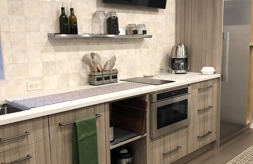 Seward Apartment | Gorgeous new, 1 bd luxury apt, offering stunning views of the mountains and bay