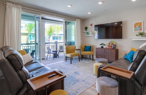 Central Mission Beach House | Gorgeous New 3BR/3BA Construction, Steps to Bay, Ocean, Shops & Belmont Park