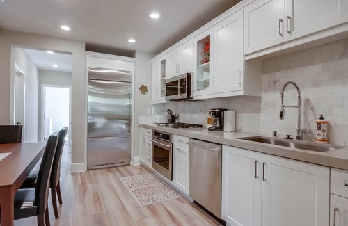 Central Mission Beach House | Gorgeous New 3BR/3BA Construction, Steps to Bay, Ocean, Shops & Belmont Park