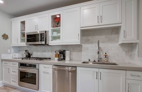 Central Mission Beach House | Gorgeous New 3BR/3BA Construction, Steps to Bay, Ocean, Shops & Belmont Park