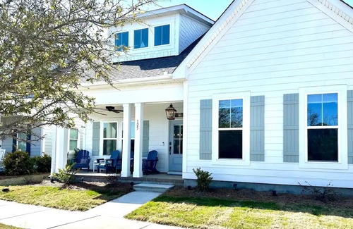 Morehead City House | Gorgeous NEW 5-bed, 3.5-bath home next to Taylor's Creek!
