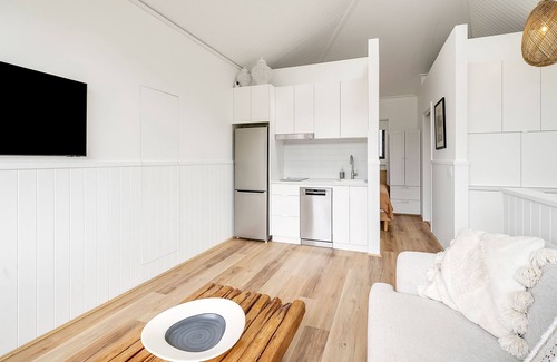 Manly Apartment | Gorgeous new Loft Style 1 bed Apartment Short Walk to Manly