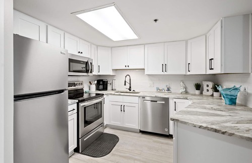 Orange Beach Condo | GORGEOUS NEWLY REMODELED BEACH FRONT UNIT!