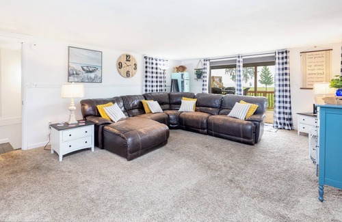 Lakeview House | Gorgeous, newly remodeled lake house overlooking the Lake !! YEAR ROUND RENTAL