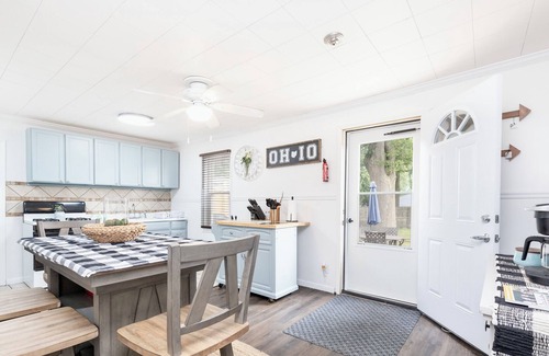 Lakeview House | Gorgeous, newly remodeled lake house overlooking the Lake !! YEAR ROUND RENTAL