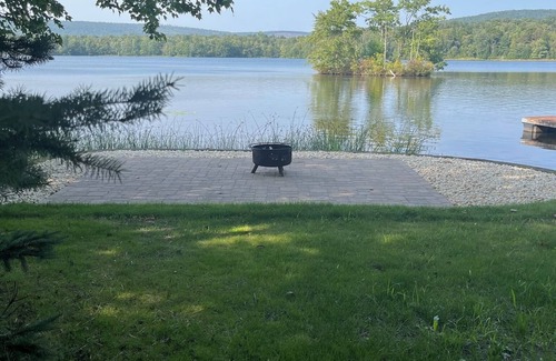 Drums Cabin | Gorgeous, newly removated 5-bedroom LAKEFRONT Lodge!