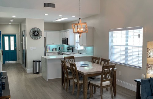 Seven Mile Beach Condo | Gorgeous Newly Renovated 7 Mile Beach Condo Regal Beach Club #431