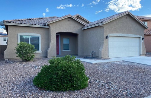 Casa Grande House | Gorgeous newly renovated Bungalow beside the park!