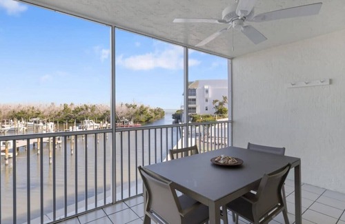 Captiva Condo | Gorgeous Newly Renovated Marina View Condo