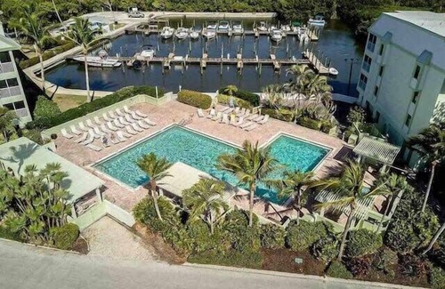 Captiva Condo | Gorgeous Newly Renovated Marina View Condo