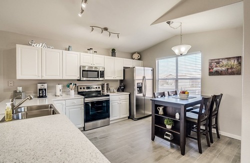 Springfield House | GORGEOUS NEWLY UPDATED HOUSE IN GATED 55+ GOLF COMM.