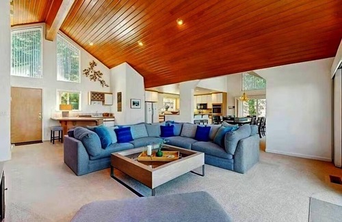 Truckee House | Gorgeous Northstar Home w/Central AC, Ping-Pong, Fireplace & Jetted Tub
