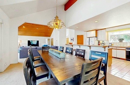 Truckee House | Gorgeous Northstar Home w/Central AC, Ping-Pong, Fireplace & Jetted Tub