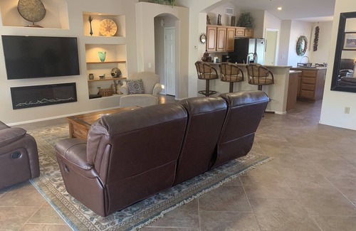 Oakwood House | Gorgeous Oakwood Vacation Home with Golf Cart! Spotless!