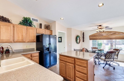 Oakwood House | Gorgeous Oakwood Vacation Home with Golf Cart! Spotless!