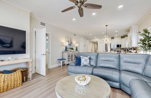 Fort Walton Beach Condo | Gorgeous ocean-view condo with beach access, pool, balcony & chef's kitchen