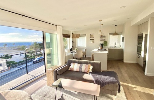 Hermosa Beach House | Gorgeous Ocean View in the Heart of Hermosa Beach - 2 blocks from the beach