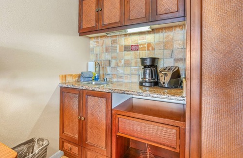 Wailua Apartment | Gorgeous Ocean View Studio | Steps Away From Beach