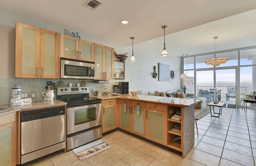 Galveston Condo | GORGEOUS OCEAN VIEWS HUGE BALCONY, luxury resort style, pool, and free wifi.
