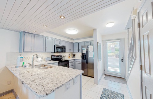 Miramar Beach House | Gorgeous oceanfront condo with balcony, central AC, & washer/dryer