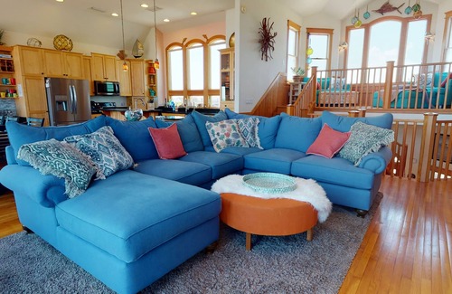 Carova Beach House | GORGEOUS OCEANFRONT Pool, Hot tub, Game room, tiki bar. 4x4 beach SEPT 6 open