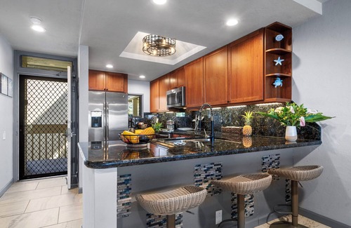 Kailua-Kona Condo | Gorgeous Oceanfront 2 Bed/2 Bath Condo with A/C at Kona Bali Kai Resort Unit 306