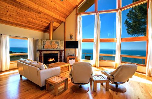 Shelter Cove Apartment | Gorgeous Oceanview, by OceanviewHotTubs Oceanfront! Shelter Cove, CA Tesla EV Station