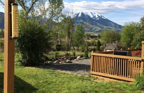 Emigrant House | Gorgeous Paradise Valley YNP North Entrance, 30 miles N of Yellowstone.