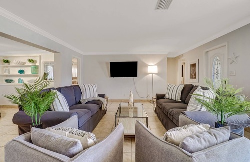 Palm River Estates House | Gorgeous Private Heated Pool Home near the beaches