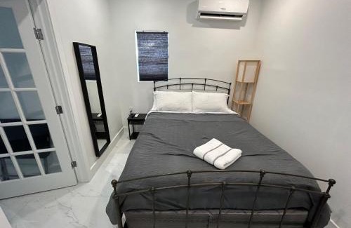 West Little Havana House | Gorgeous Private Room, near the Airport - Free parking - 01