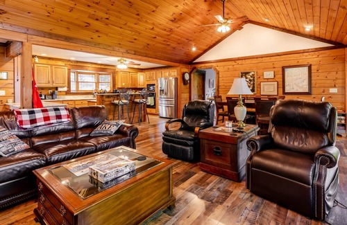 Ingles House | Gorgeous Private Spot on Claytor Lake! 4BR/S10