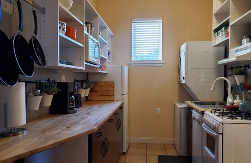 Hurricane House | Gorgeous private suite in ranch home with full kitchen/laundry and Jacuzzi tub!