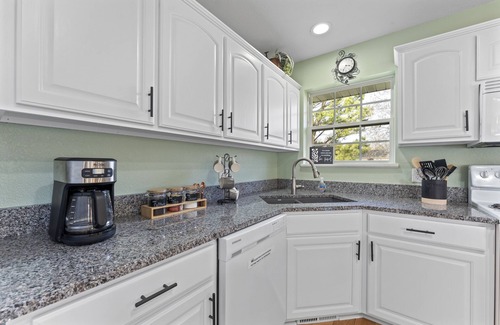 Rockaway Beach House | Gorgeous Private Lake Taneycomo Home! Home away from Home!