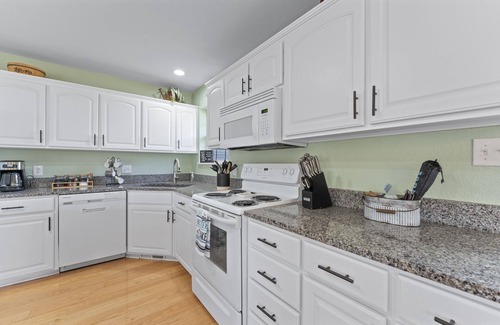 Rockaway Beach House | Gorgeous Private Lake Taneycomo Home! Home away from Home!